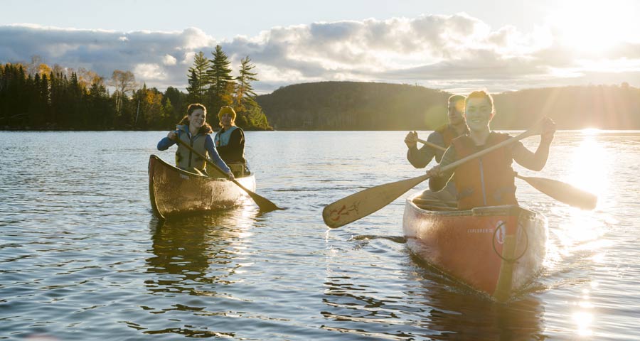 Laghi del Canada: persone in barca