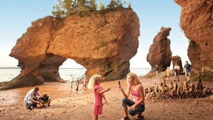 archi naturali in spiaggia a Terranova