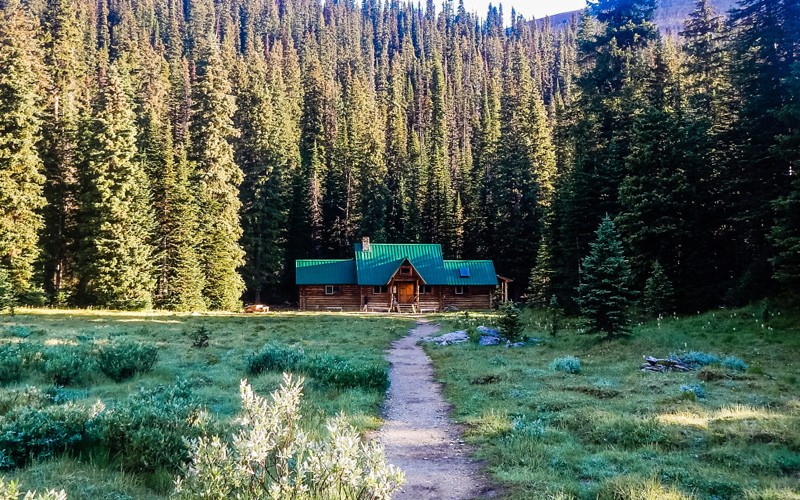 camminare e dormire in uno dei rifugi Canadesi, hai presente che spettacolo?