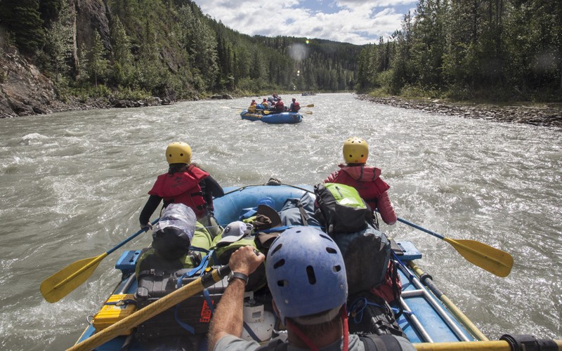 Un po’ di adrenalina sui gommoni giu per i fiumi di Alberta e BC….wooooooowww 