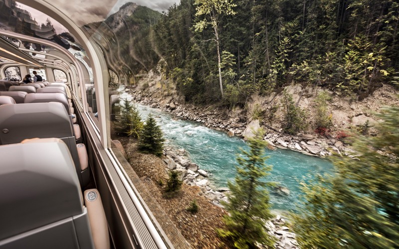 uno dei treni più panoramici e famosi del mondo tra British Columbia e Alberta!